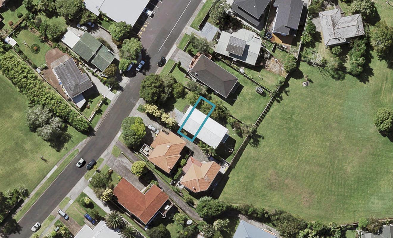 8C Grenada Avenue, Forrest Hill, Auckland - Carousel 1