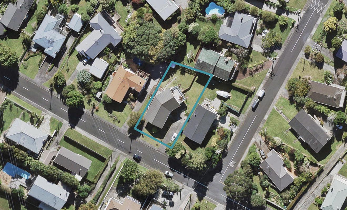 18 Lyndhurst Road, Te Atatu South, Auckland - Carousel 1