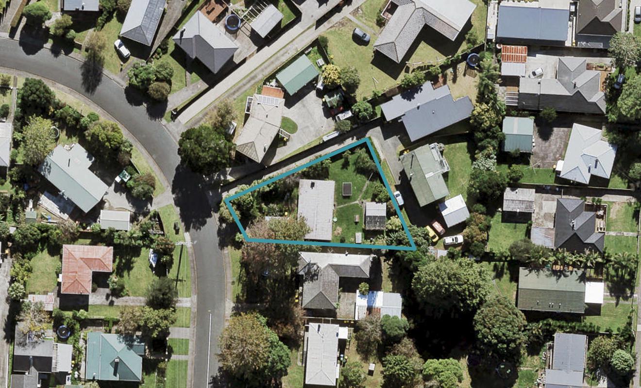 35 Graham Avenue, Te Atatu Peninsula, Auckland - Carousel 1