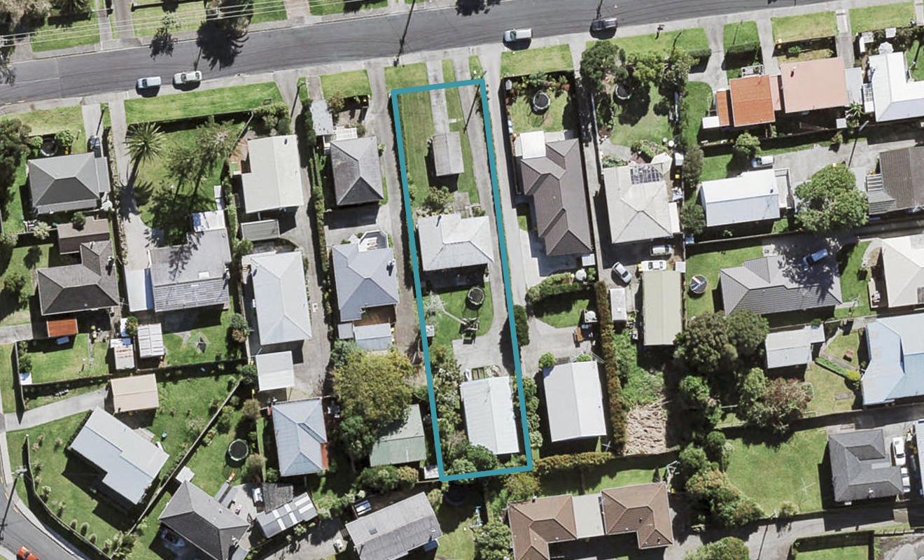 2/8 Tiri Tiri Road, Birkdale, Auckland - Carousel 1