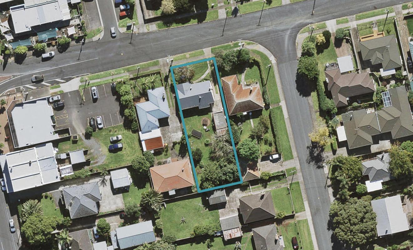 4 Miro Road, Mangere Bridge, Auckland - Carousel 1