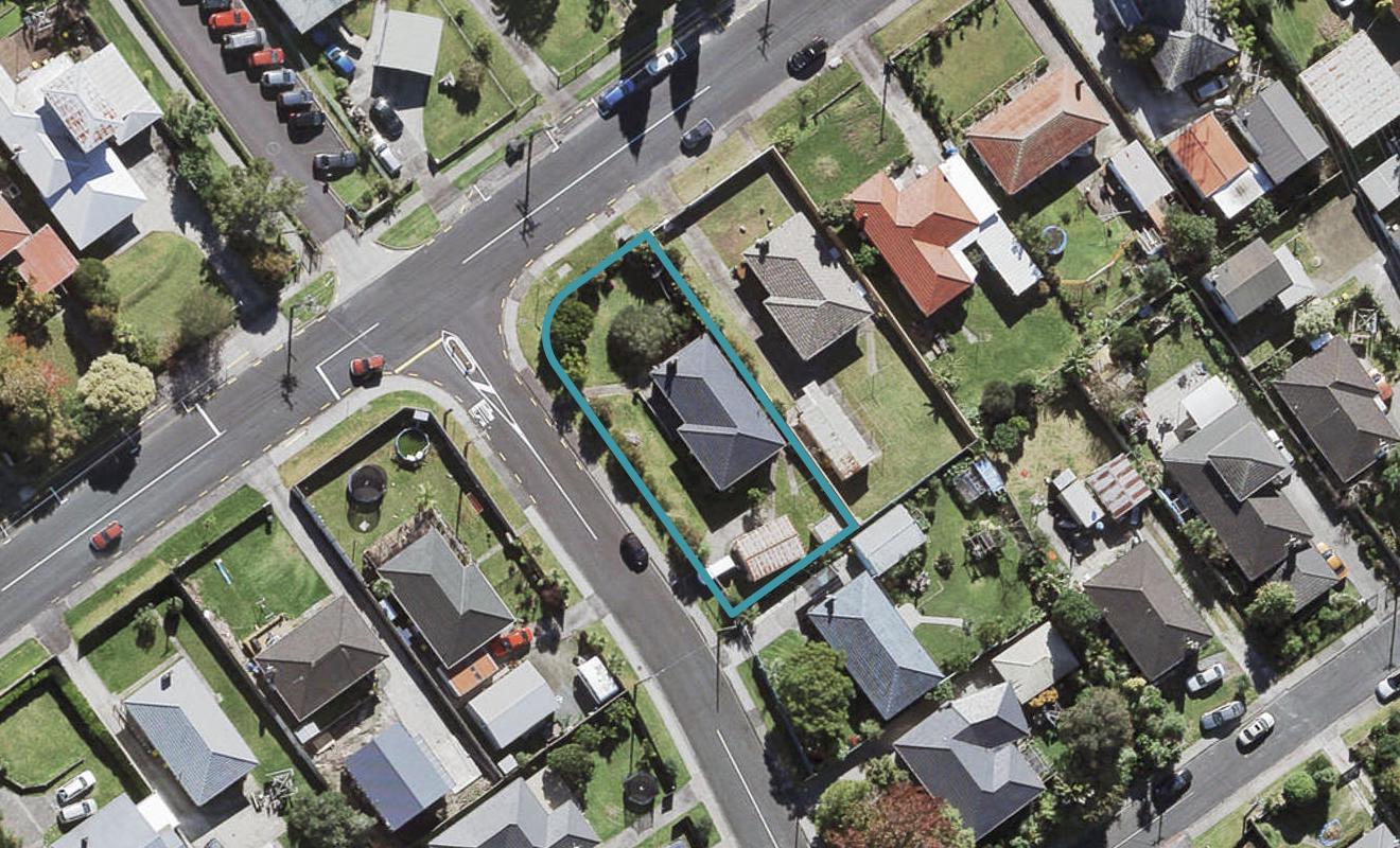 2 Cornwall Street, Te Atatu South, Auckland - Carousel 1