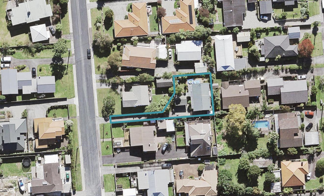 6A Cleve Road, Green Bay, Auckland - Carousel 1