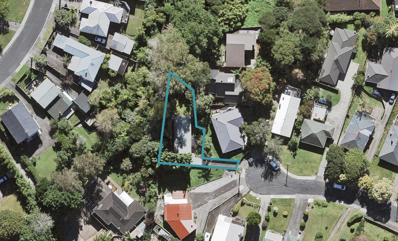 9 Christina Avenue, Te Atatu South, Auckland - Carousel 1