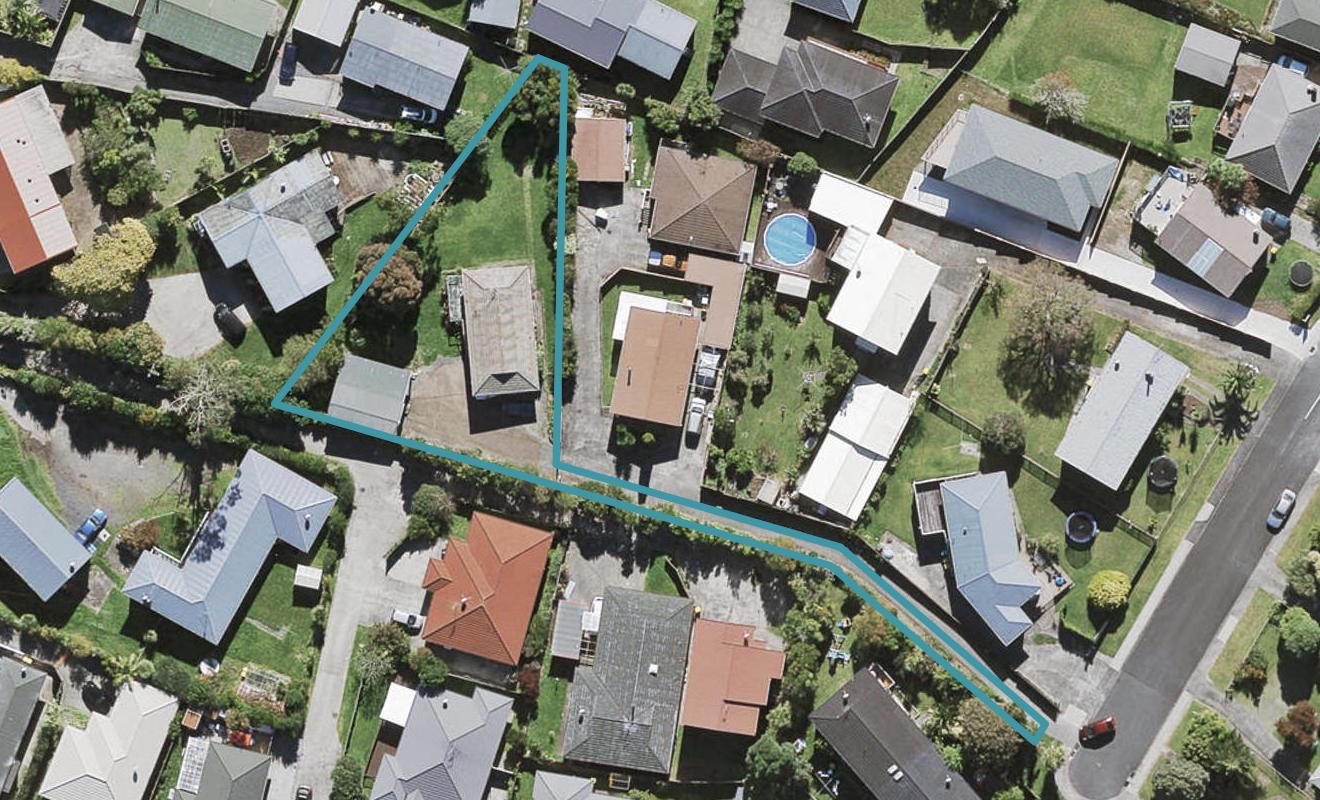 39 Kirrie Avenue, Te Atatu South, Auckland - Carousel 1