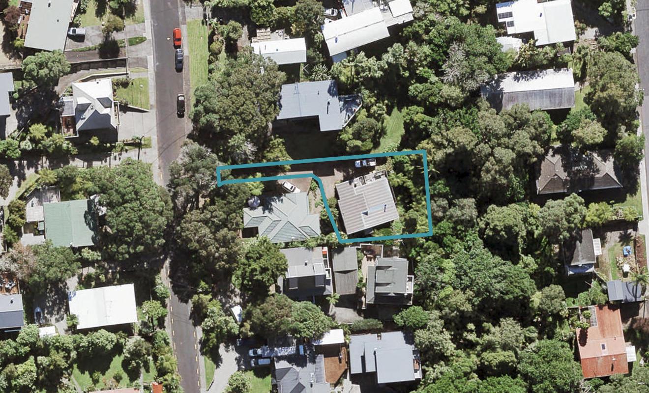 24A Harrybrook Road, Green Bay, Auckland - Carousel 1
