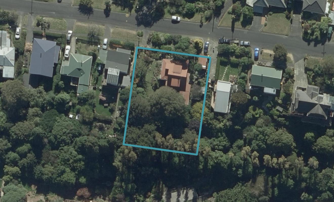 16 Gorman Street, Macandrew Bay, Dunedin - Carousel 1