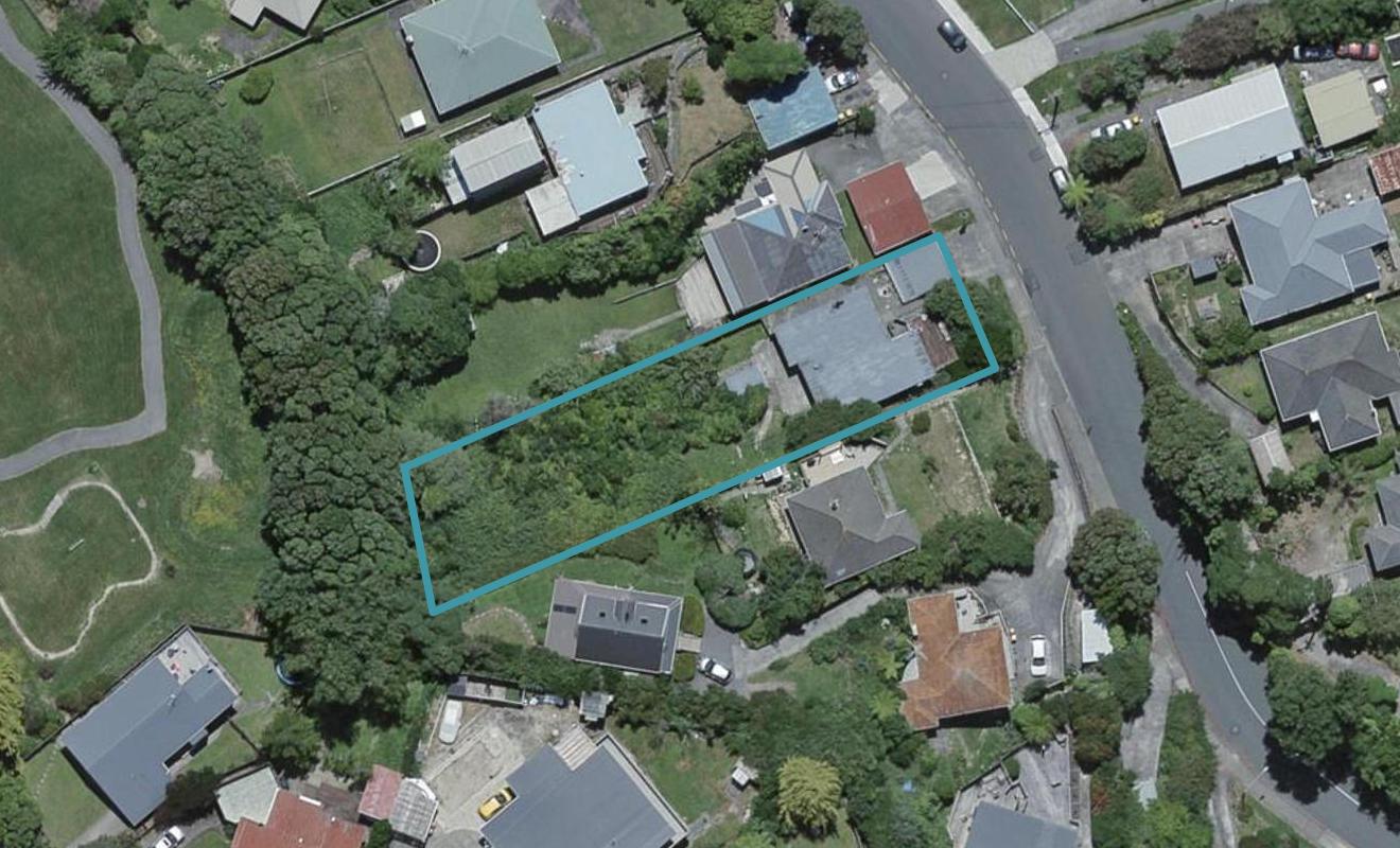 13 Victory Crescent, Tawa, Wellington - Carousel 1