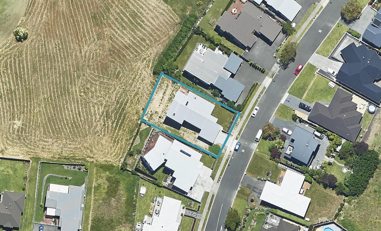 9 Estuary View Road, Welcome Bay, Tauranga - Carousel 1