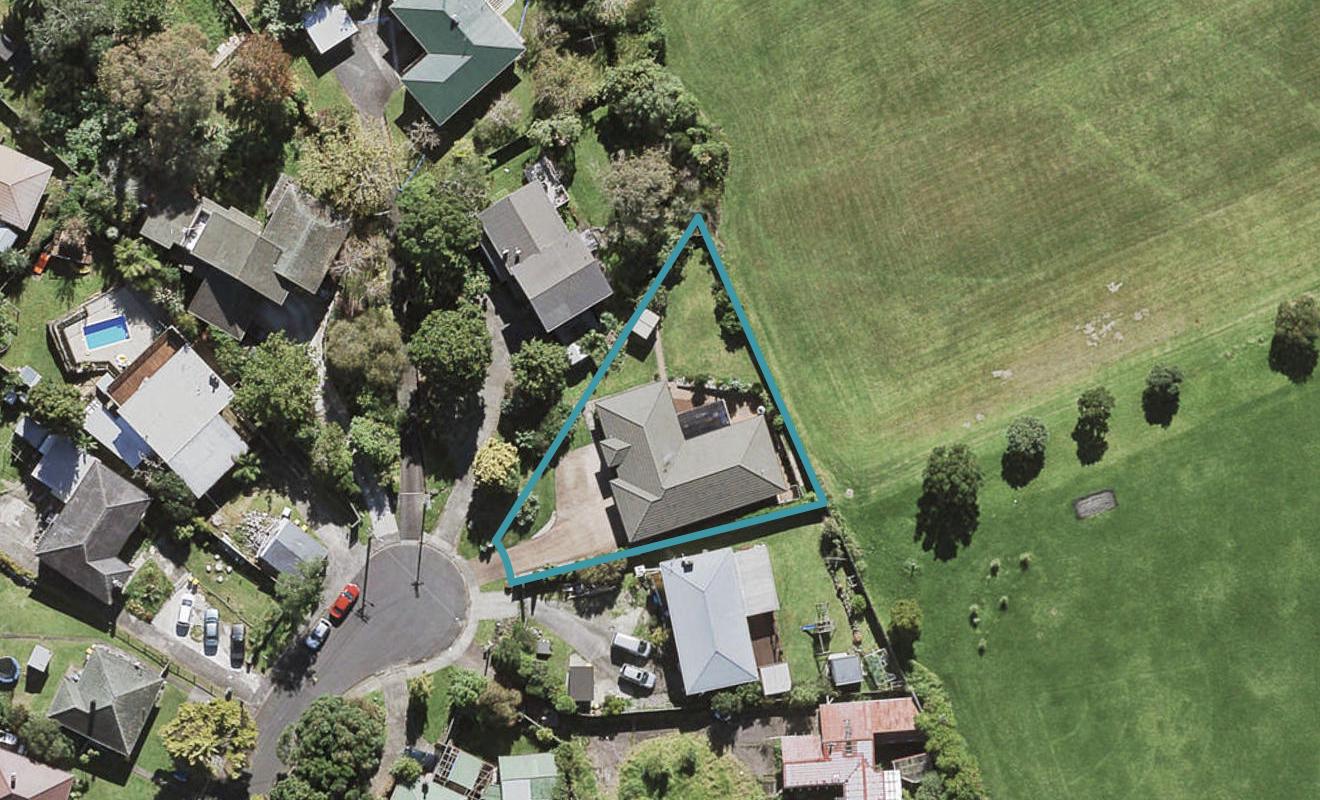 11 Marie Crescent, Te Atatu South, Auckland - Carousel 1