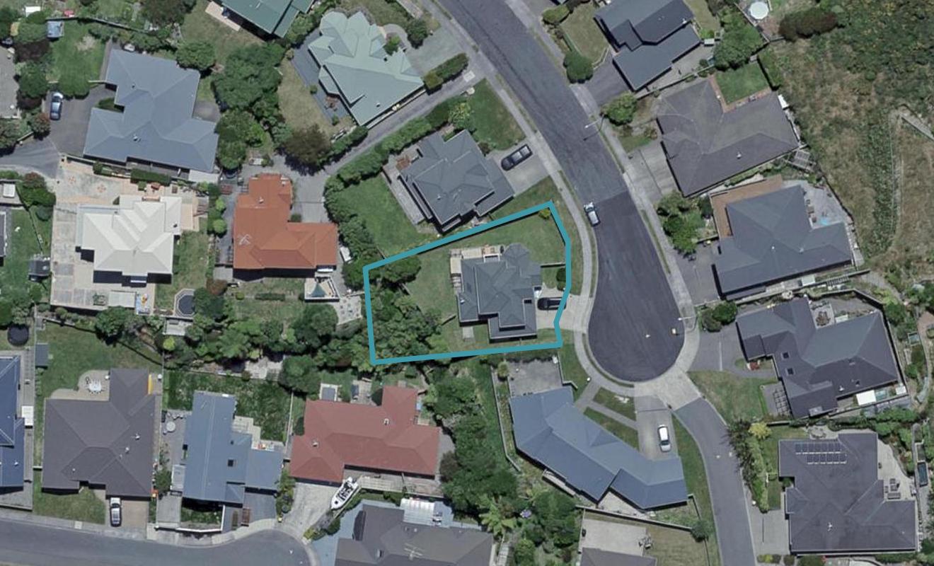 16 Kilkelly Close, Tawa, Wellington - Carousel 1