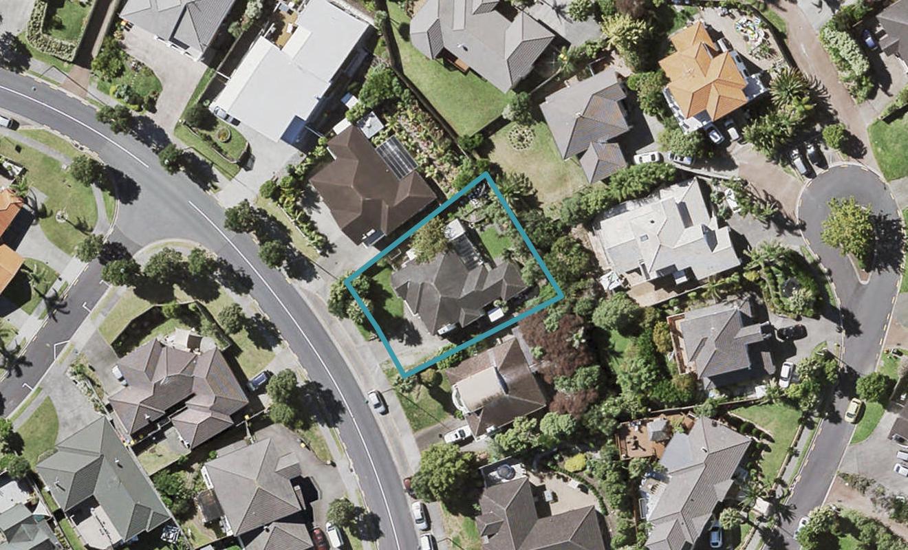 18 Graham Collins Drive, Windsor Park, Auckland - Carousel 1