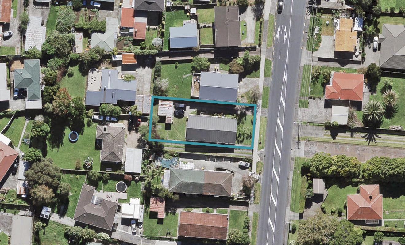 1/102 Te Atatu Road, Te Atatu South, Auckland - Carousel 1