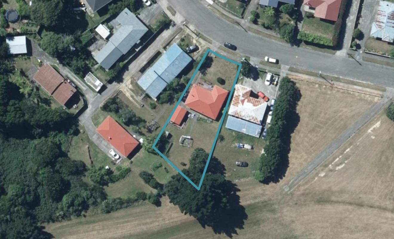 16 Cardiff Crescent, Cannons Creek, Porirua - Carousel 1