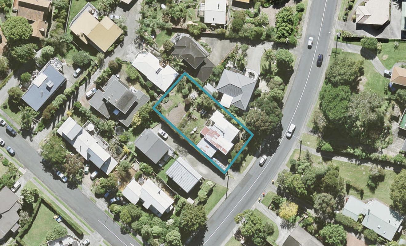 882 Beach Road, Waiake, Auckland - Carousel 1