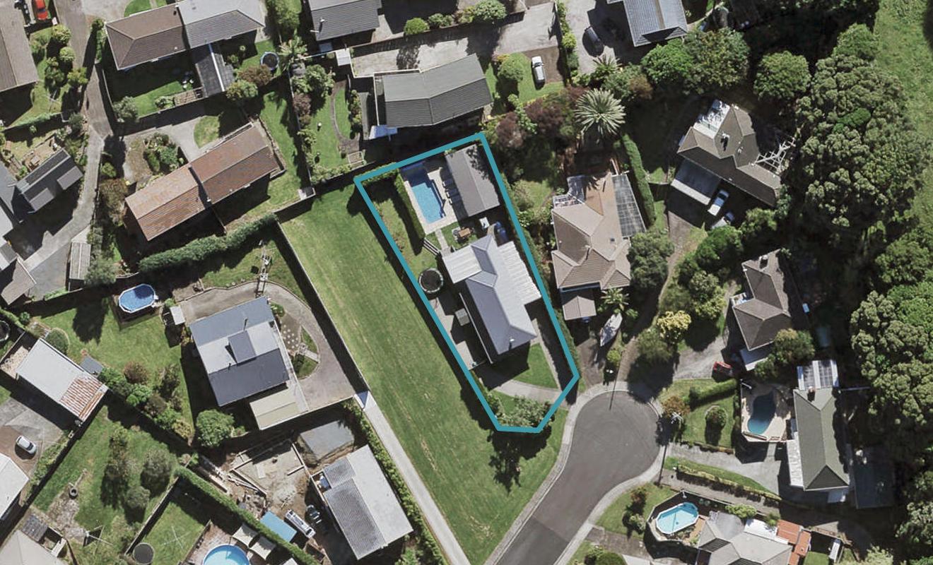14 Pikitea Road, Mangere Bridge, Auckland - Carousel 1