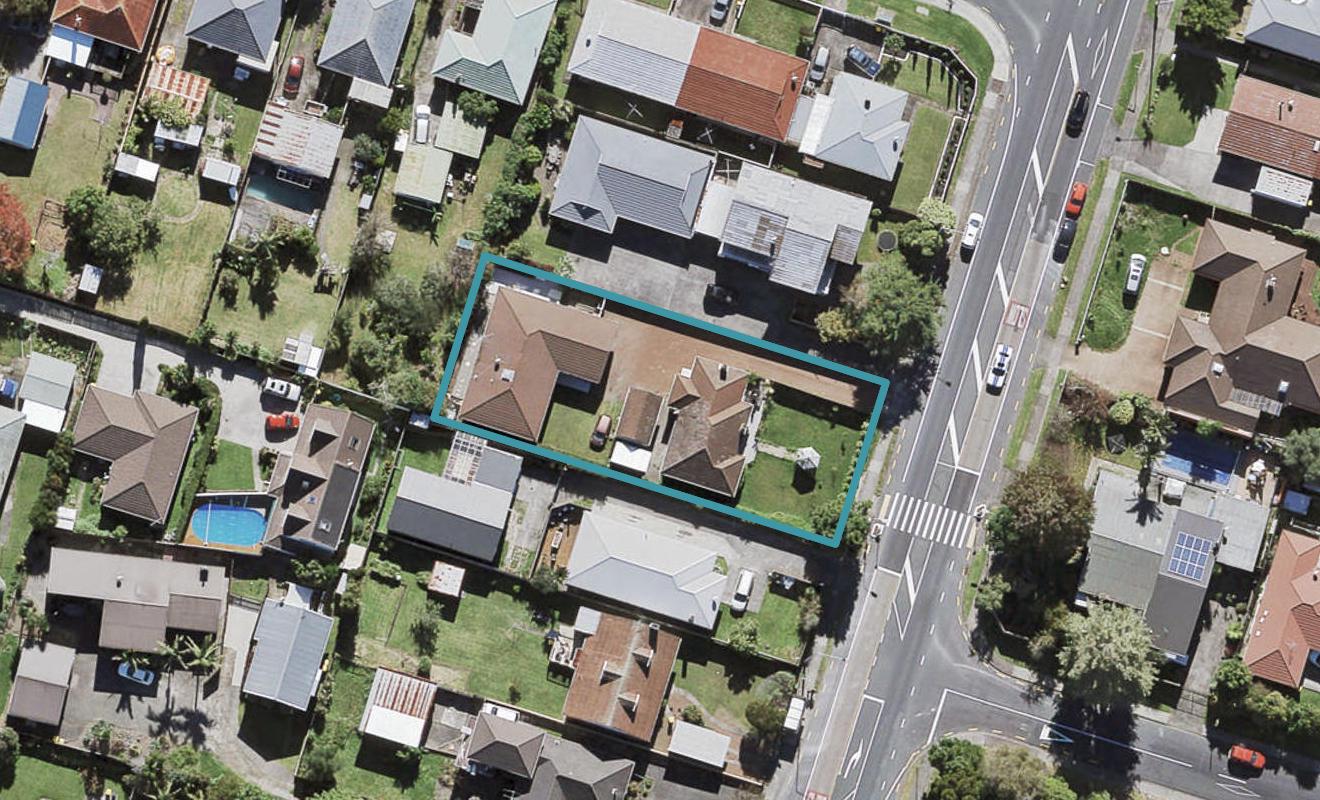 1/210 Te Atatu Road, Te Atatu South, Auckland - Carousel 1