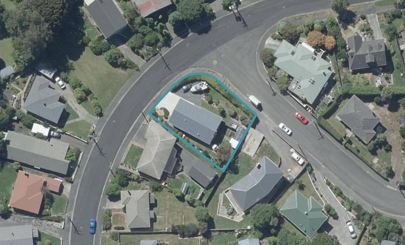 16 Charters Street, Glenross, Dunedin - Carousel 1