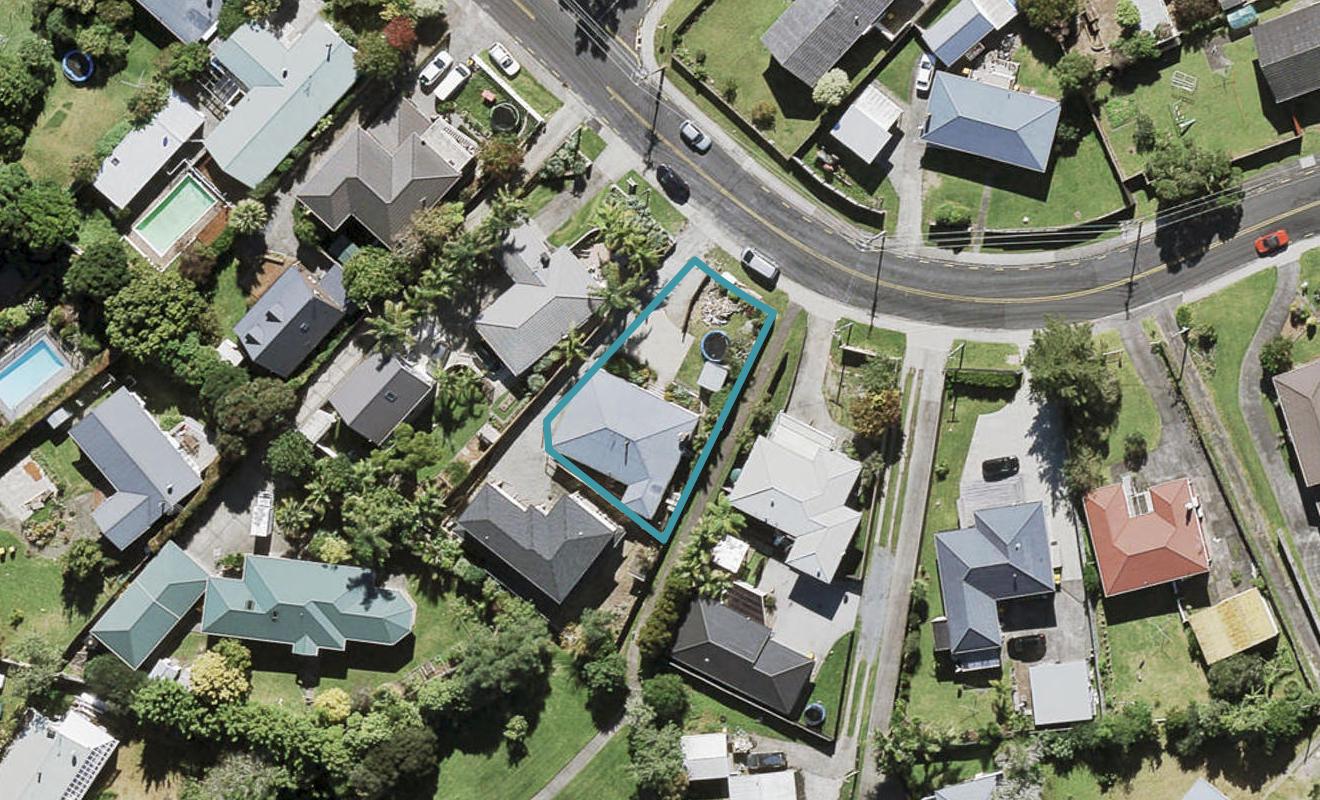 37A Royal View Road, Te Atatu South, Auckland - Carousel 1