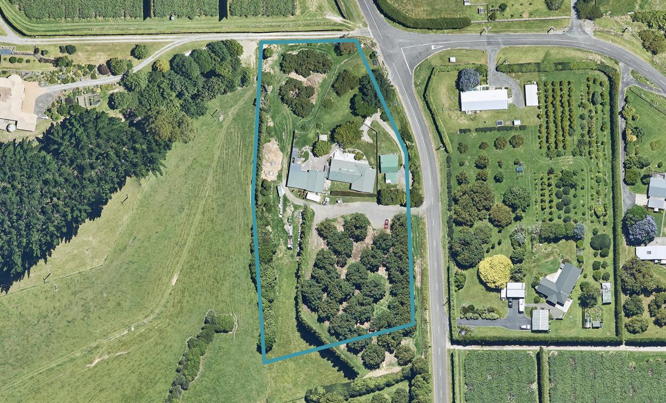 2 Gasson Lane, Pyes Pa, Tauranga - Carousel 1