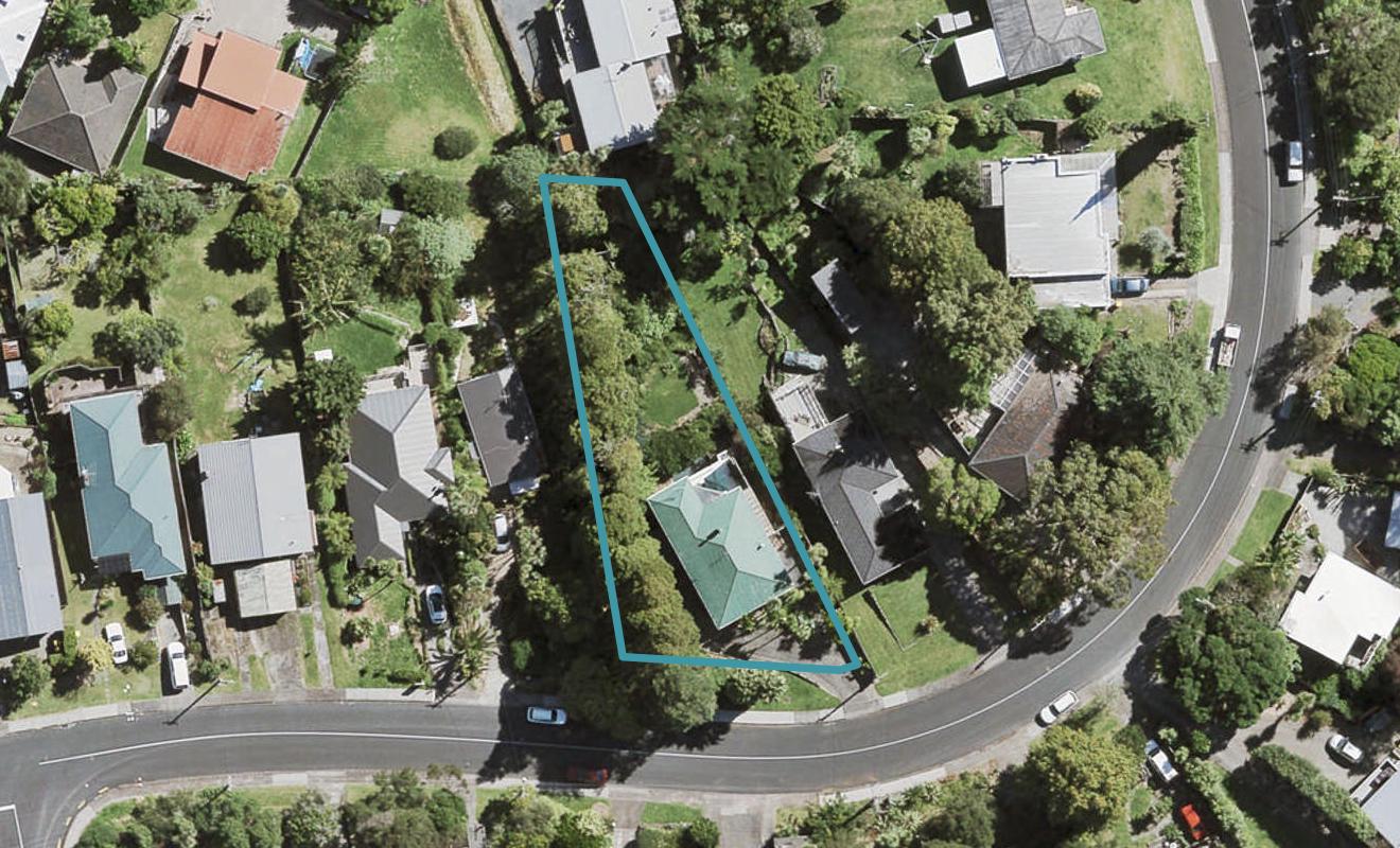 39 Derwent Crescent, Titirangi, Auckland - Carousel 1