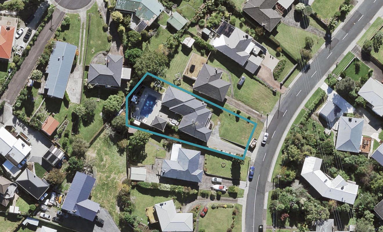 44 Tiroroa Avenue, Te Atatu South, Auckland - Carousel 1