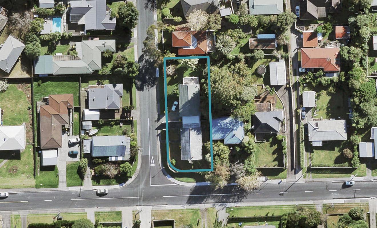 2/1 Bayside Avenue, Te Atatu Peninsula, Auckland - Carousel 1