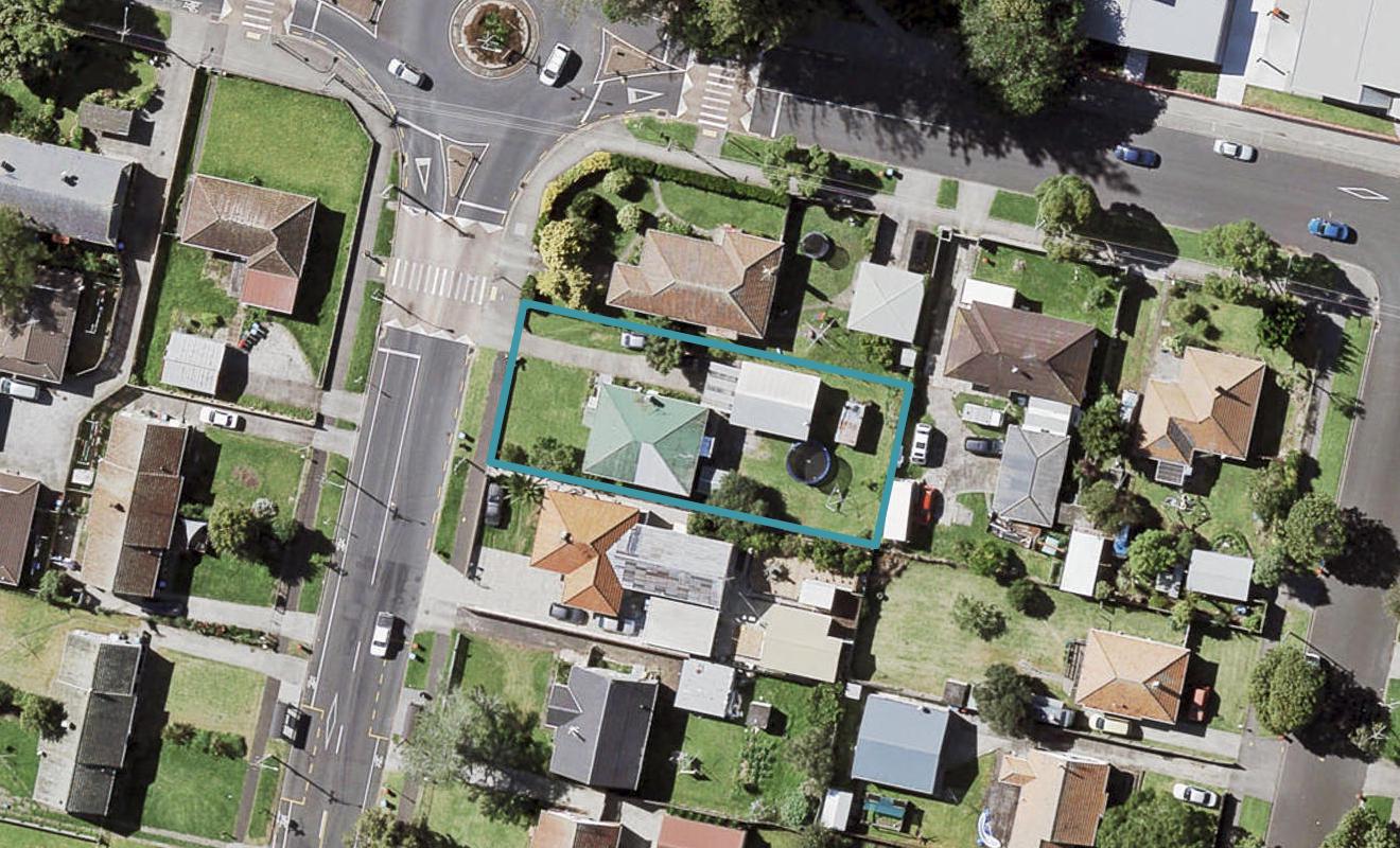 4 Erima Avenue, Point England, Auckland - Carousel 1
