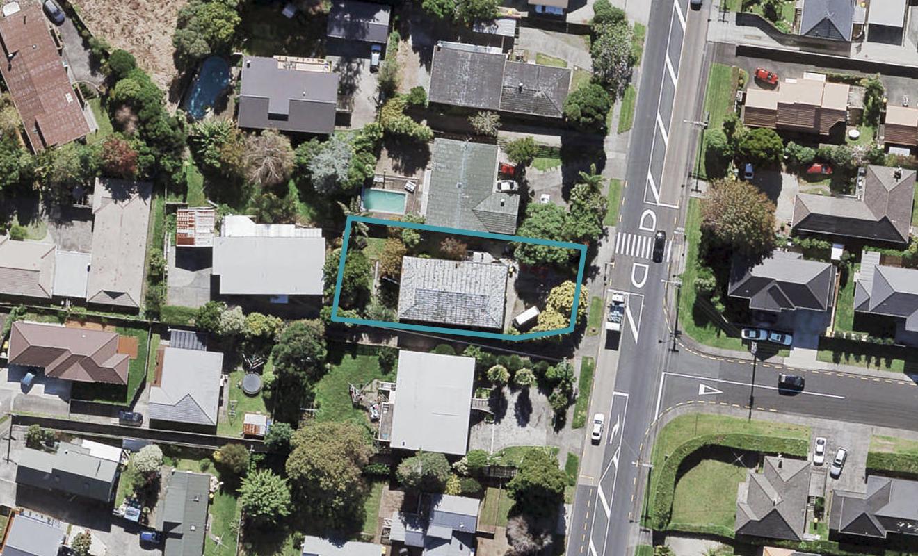 62 Te Atatu Road, Te Atatu South, Auckland - Carousel 1