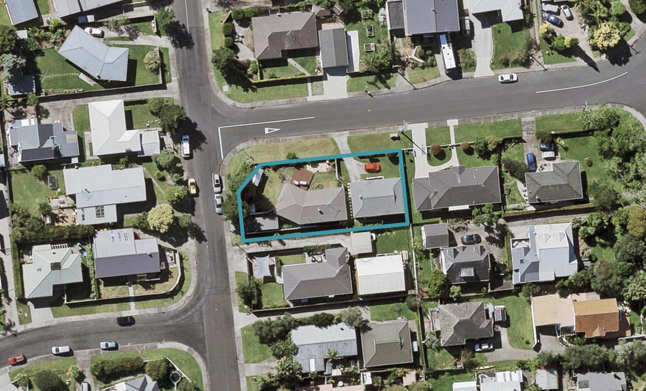 2/31 Seine Road, Forrest Hill, Auckland - Carousel 1