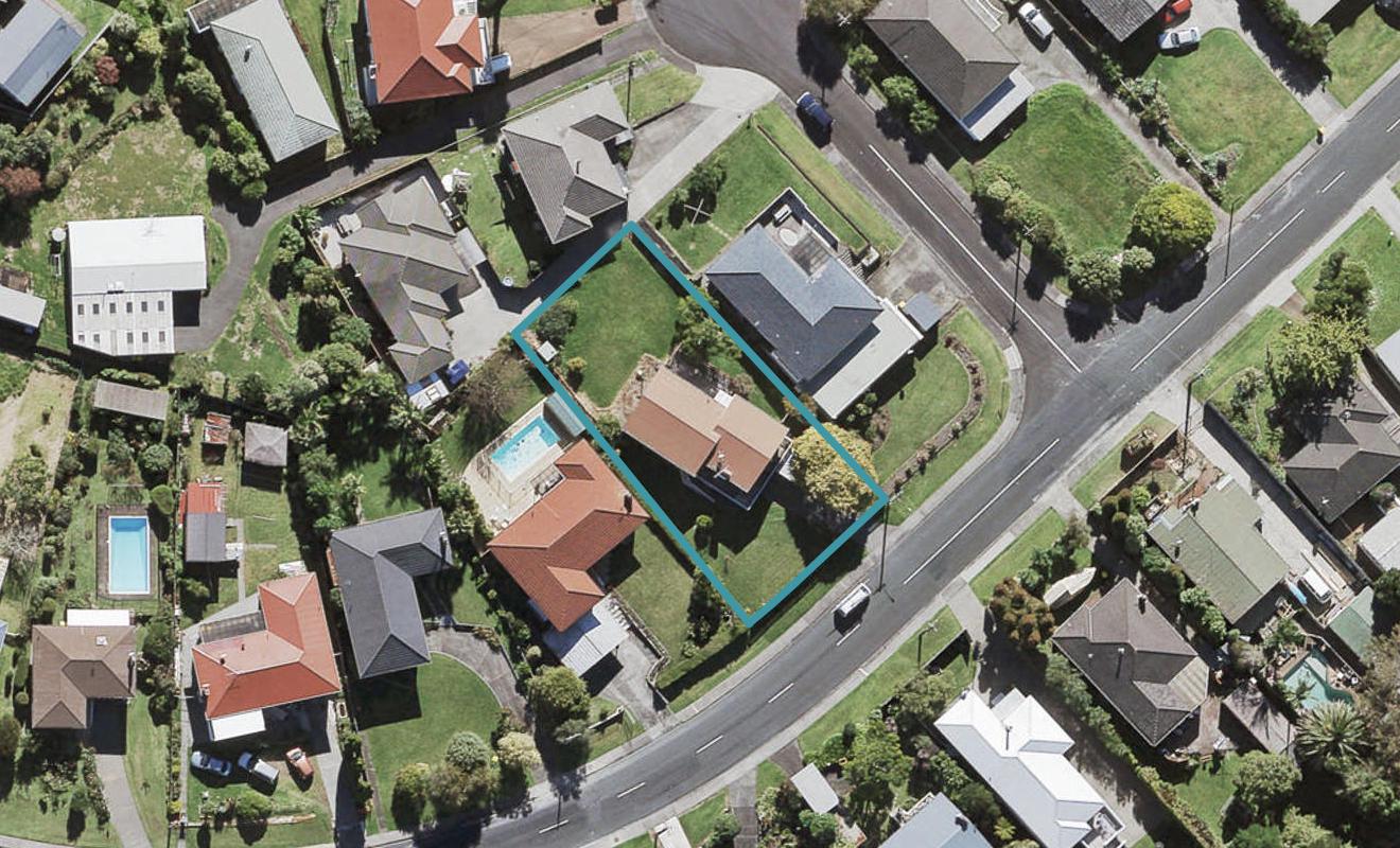 16 Tiroroa Avenue, Te Atatu South, Auckland - Carousel 1