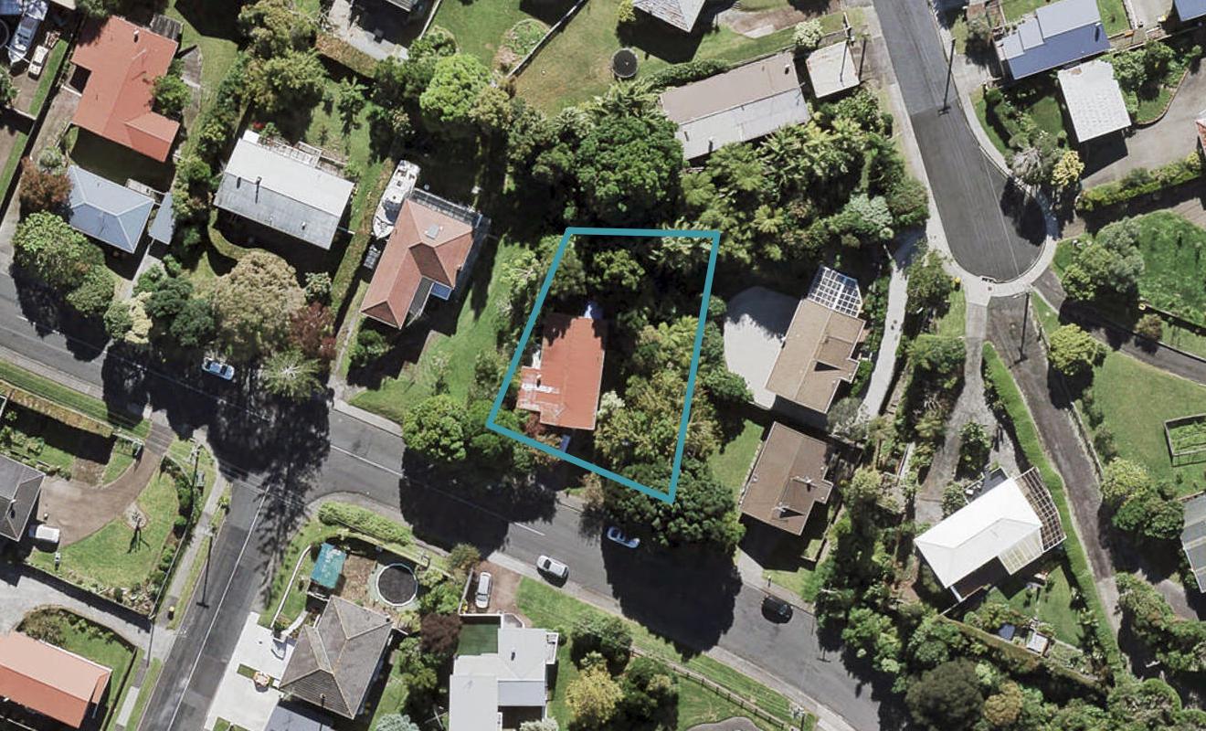 15 Bridge Avenue, Te Atatu South, Auckland - Carousel 1
