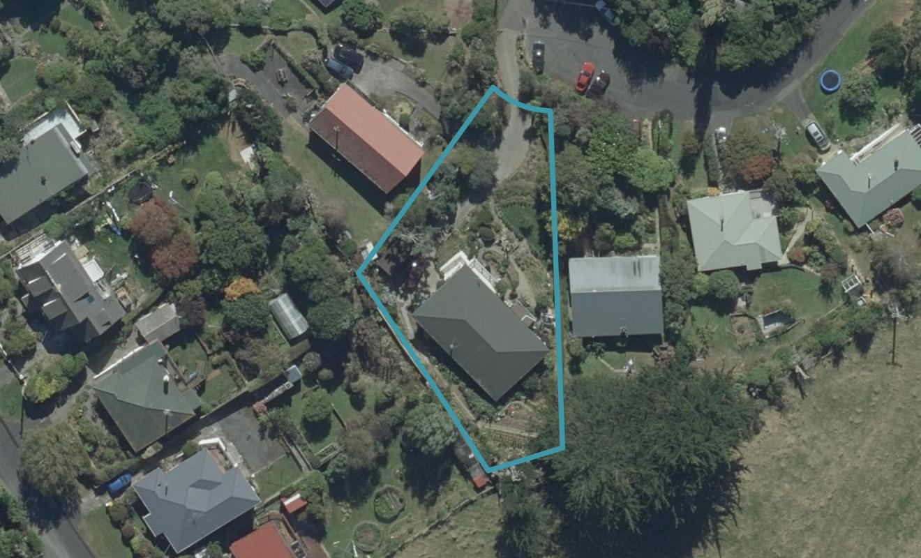 17 Hellyer Street, Macandrew Bay, Dunedin - Carousel 1