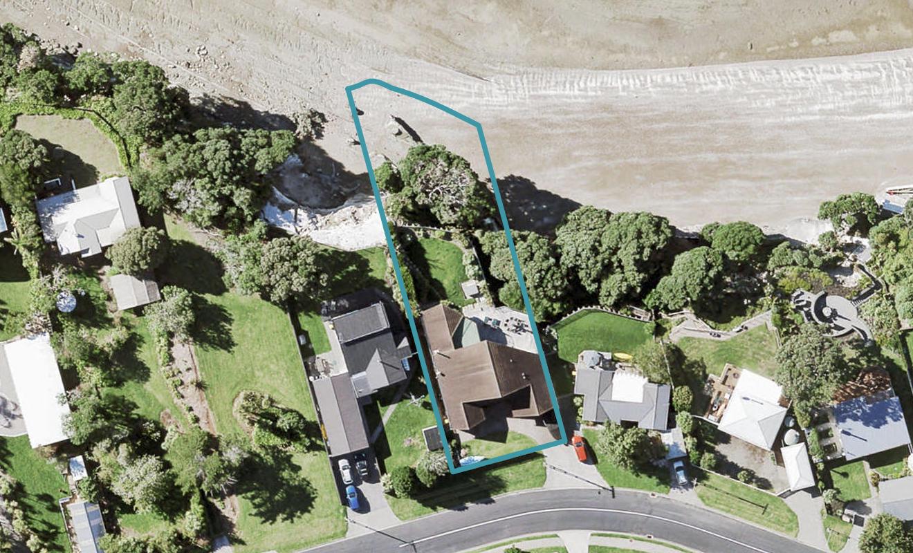 13 Hawke Crescent, Beachlands, Auckland - Carousel 1