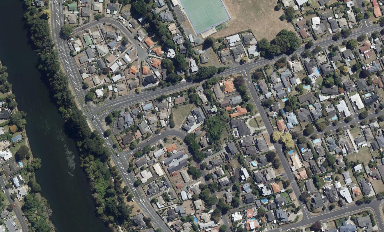 2/50 Banbury Crescent, Fairfield, Hamilton - Carousel 1