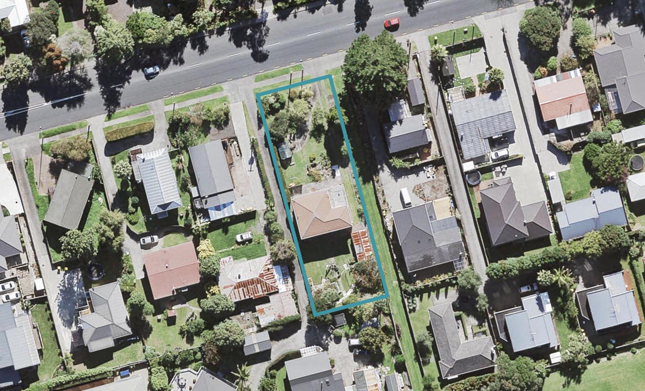 40 Godley Road, Green Bay, Auckland - Carousel 1
