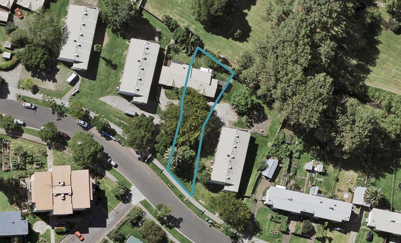 2/12 Maybury Street, Point England, Auckland - Carousel 1