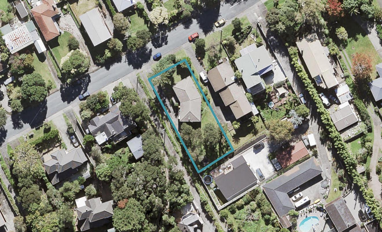 110 Cliff View Drive, Green Bay, Auckland - Carousel 1