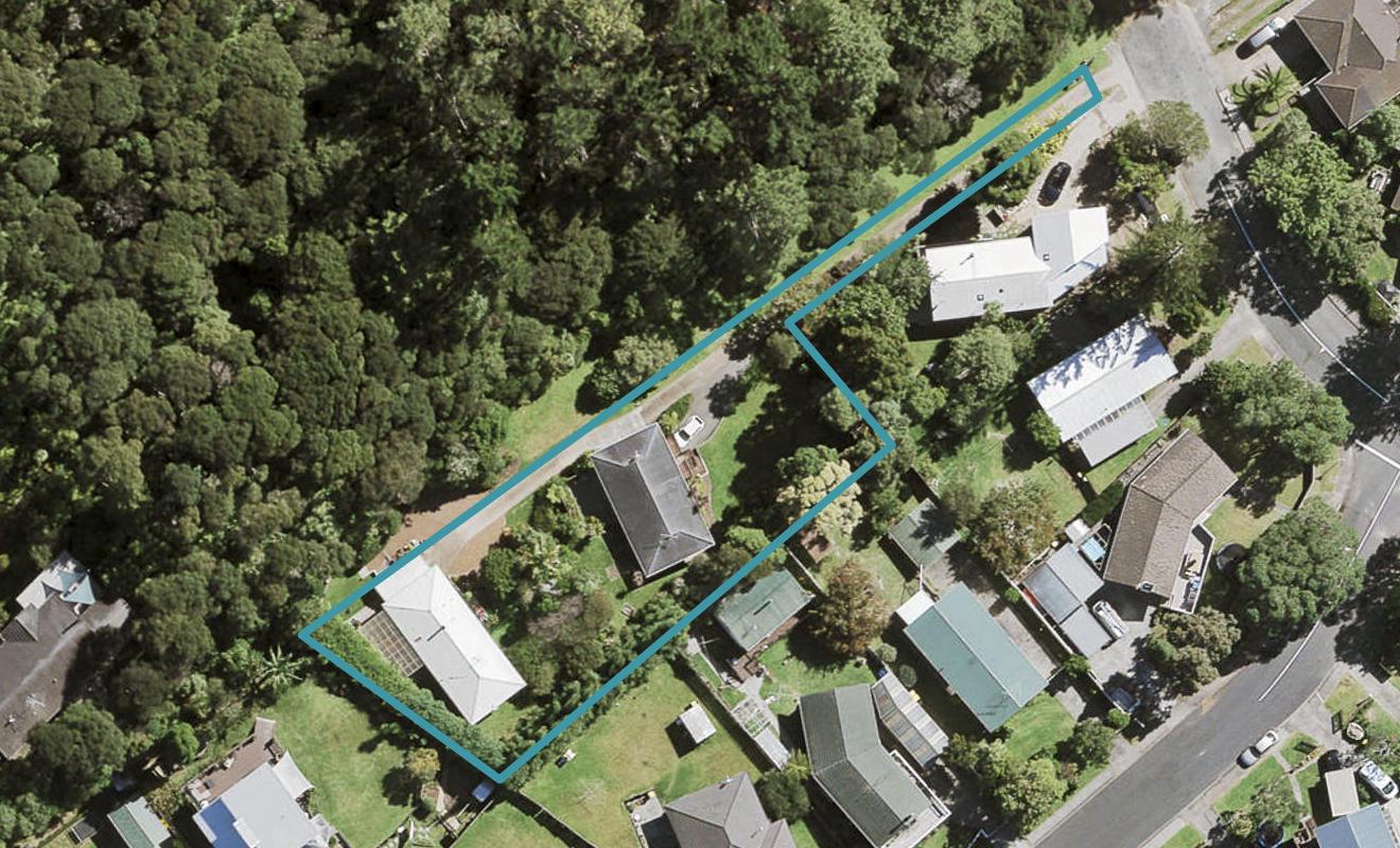 26 Pendlebury Street, Green Bay, Auckland - Carousel 1