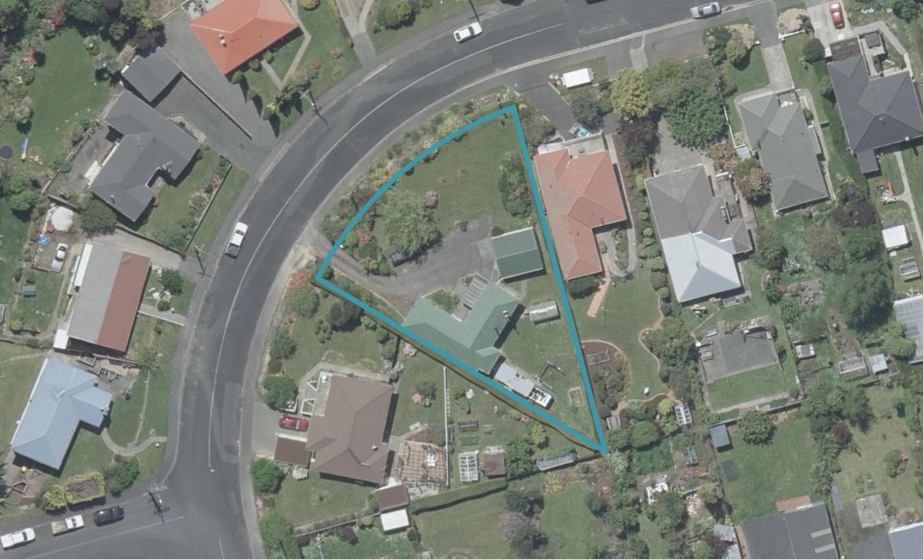 8 Martin Road, Fairfield, Dunedin - Carousel 1