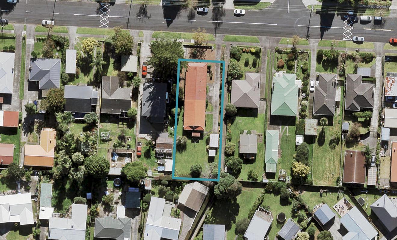 2/12A Yeovil Road, Te Atatu Peninsula, Auckland - Carousel 1