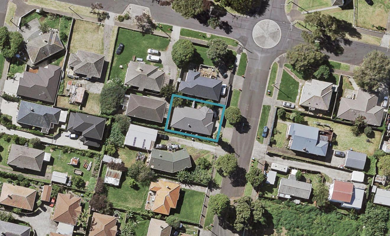 27 Waddell Avenue, Point England, Auckland - Carousel 1