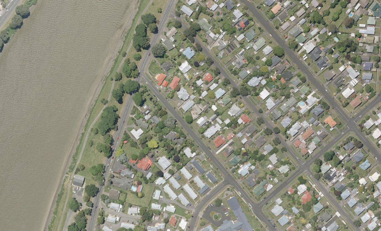 11 Helmore Street, Whanganui East, Whanganui - Carousel 1