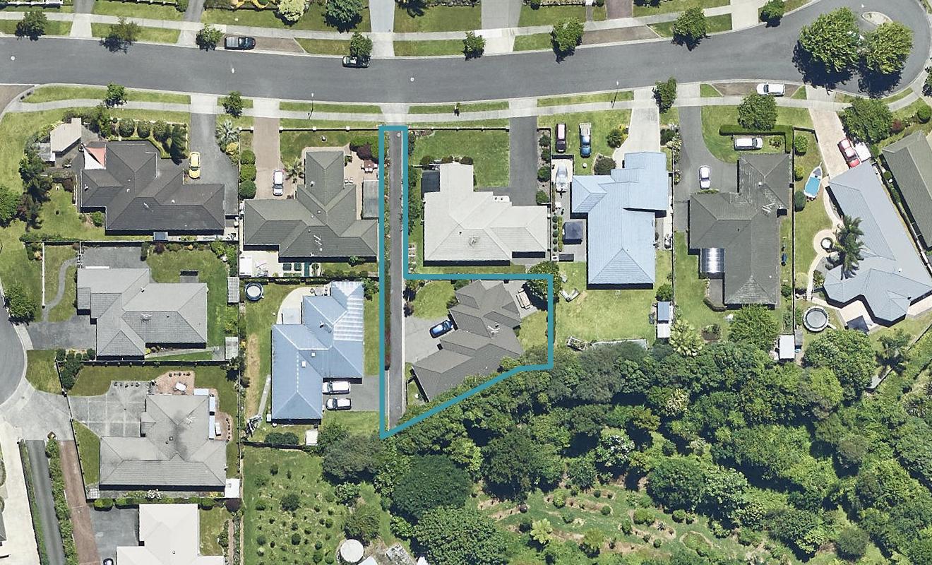 32 Manor Park Drive, Pyes Pa, Tauranga - Carousel 1