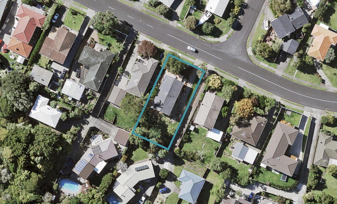 19 Advene Road, Cockle Bay, Auckland - Carousel 1