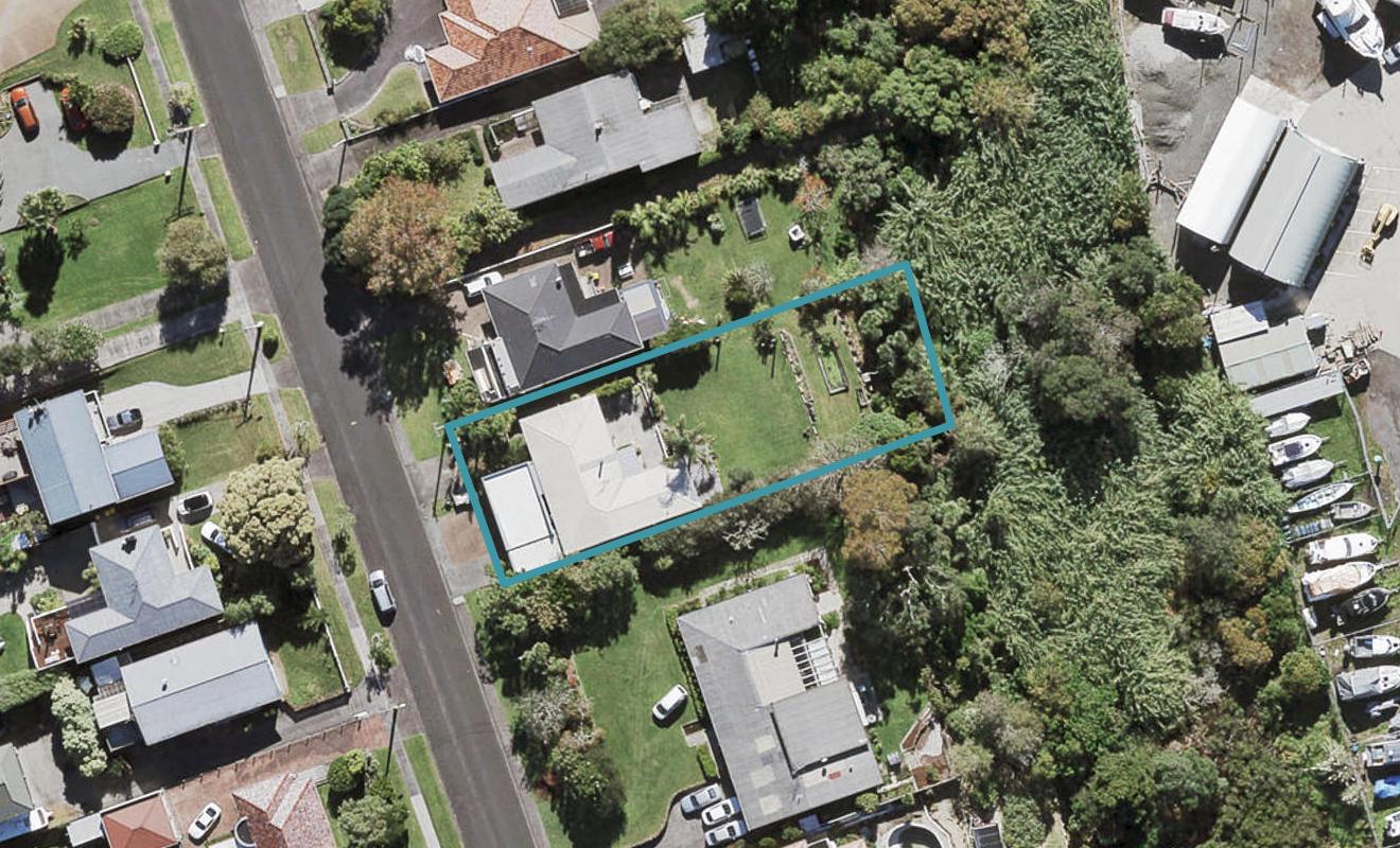 42 Covil Avenue, Te Atatu South, Auckland - Carousel 1