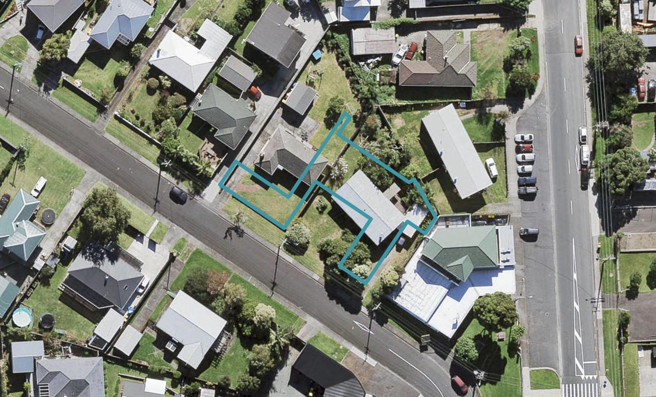 1/3 Abbotleigh Avenue, Te Atatu Peninsula, Auckland - Carousel 1