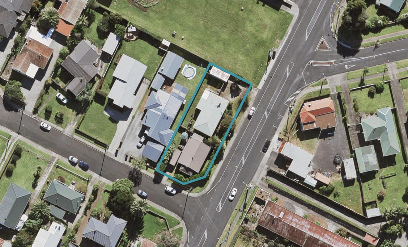 1/16 Wallace Road, Mangere Bridge, Auckland - Carousel 1