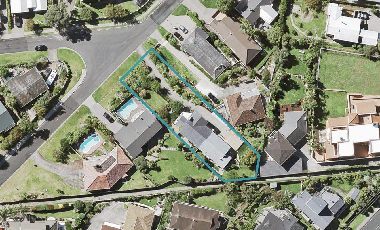 2/27 Coates Road, Cockle Bay, Auckland - Carousel 1