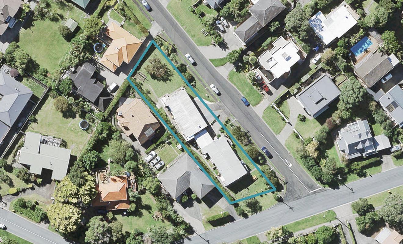 4/2 Scarboro Terrace, Murrays Bay, Auckland - Carousel 1
